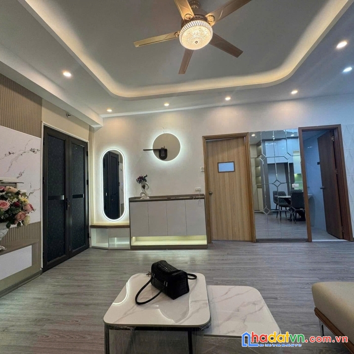 Cần bán căn hộ góc 80m 2 mặt thoáng, nhà mới làm lại nội thất tại kdt thanh hà cienco 5
