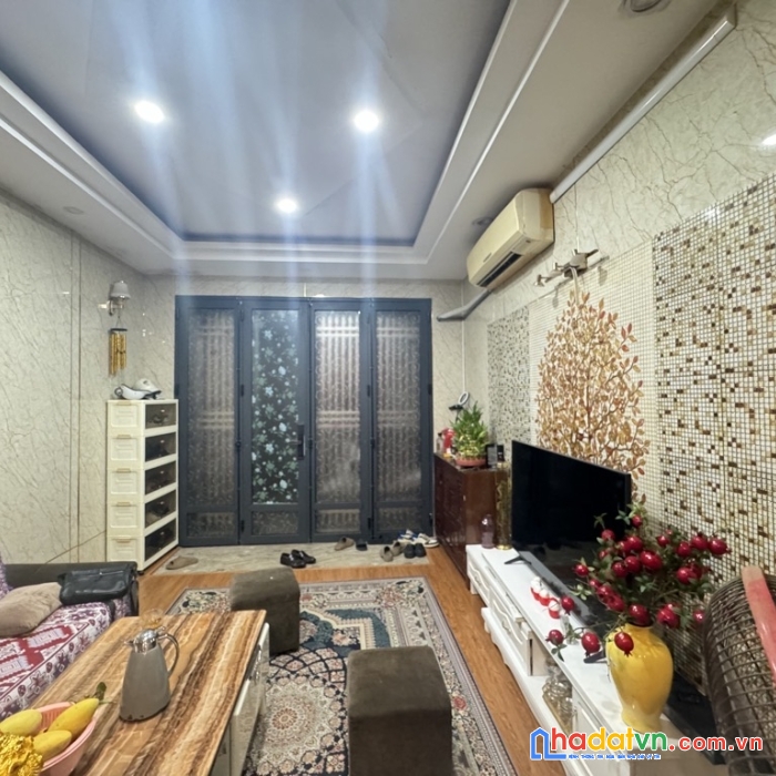 Bán nhà hiếm -ngõ 28 xuân la -ngõ thông-1nhà ra phố -5tầng mới -full nội thất -chỉ 9 tỷ
