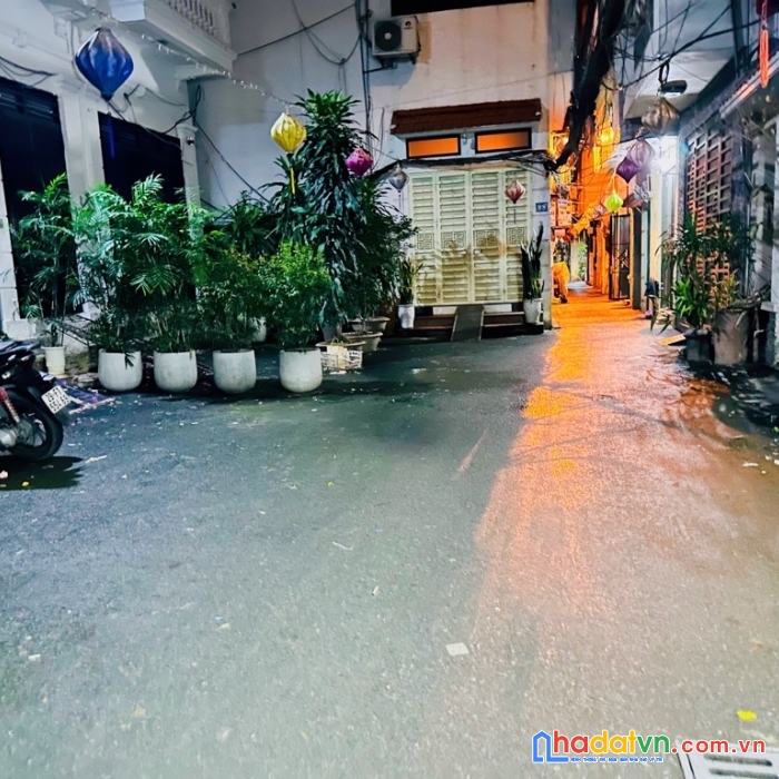 Tây hồ - nghi tàm- nhà đẹp 5 tầng- khu phân lô-mặt ngõ thông- trước nhà 6m- 7 tỷ