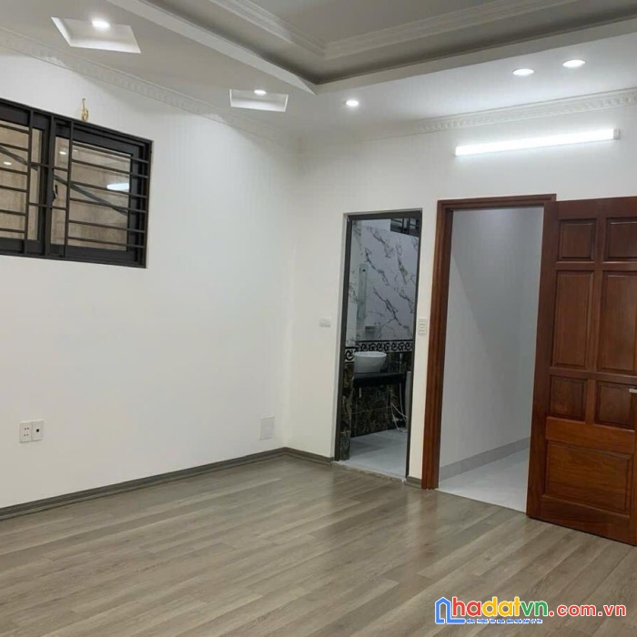 Bán nhà phố lê thanh nghị, hai bà trưng 30m, 5 tầng