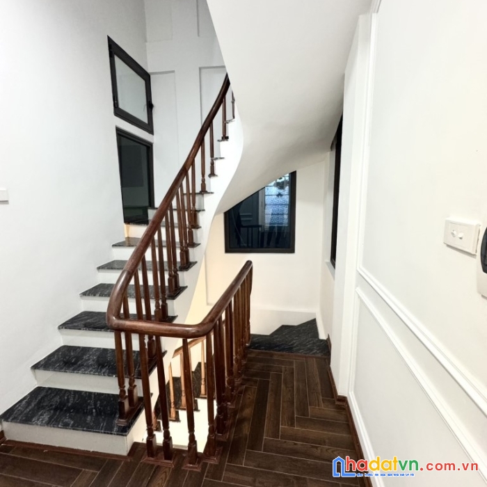 Bán nhà ngọc hà gần phố, 38m2 - 5 tầng nhà đẹp ở ngay