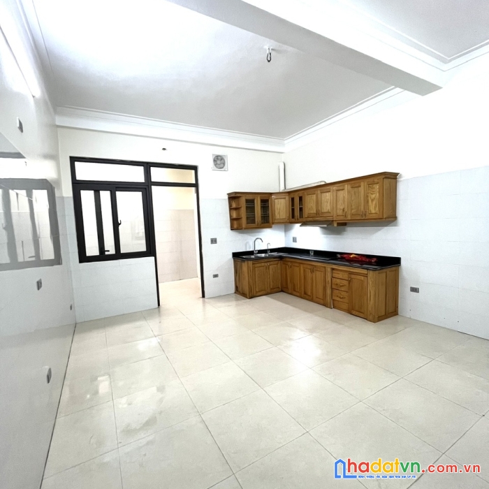 Bán nhà đẹp, chỉ mang đồ vào ở, đường lạc long quân, đông vệ, tp thanh hoá