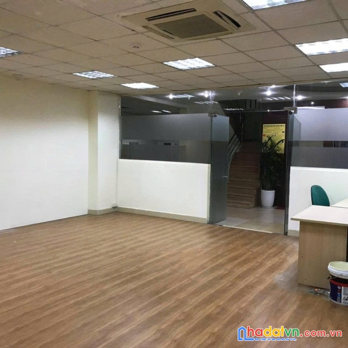Chủ nhà mời thuê vp 40m & 43m2, giá rẻ,có chỗ để ô tô tại trung tâm phố thái hà