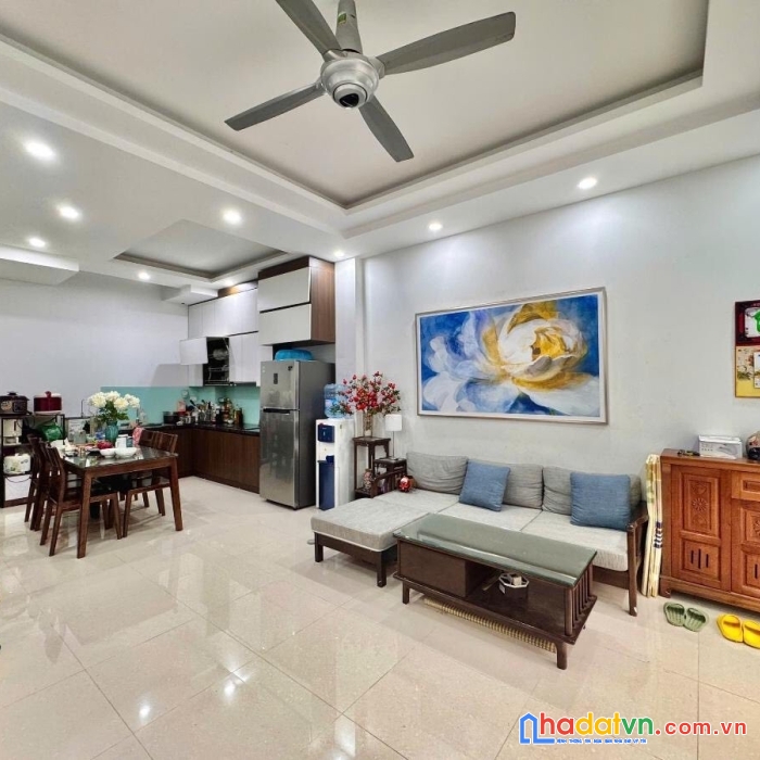 Bán nhà phố dương văn bé, hai bà trưng 43m, 5 tầng. giá: 8.9 tỷ. lh: 0937158386