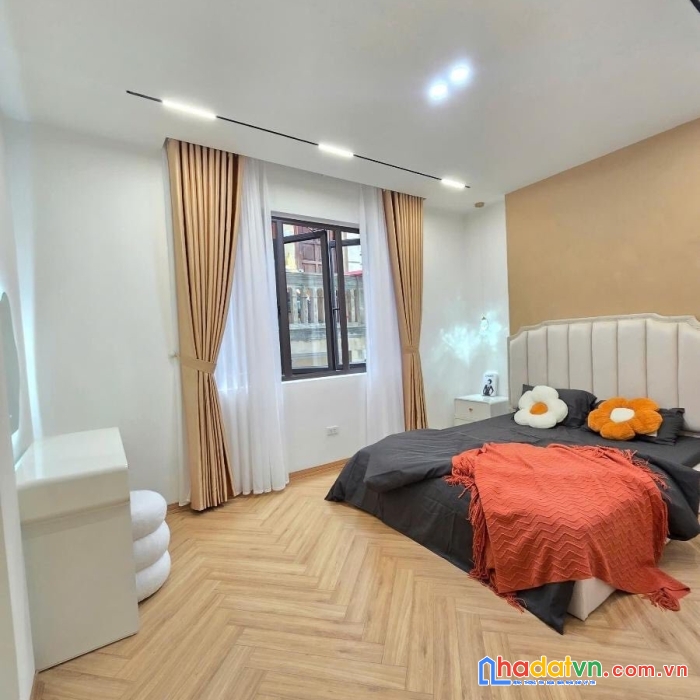 Bán nhà phố bạch mai, hai bà trưng 37m, 5 tầng.