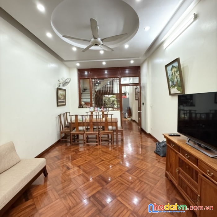 Khu cực ít nhà bán - hoàng cầu - phân lô ô tô tránh 