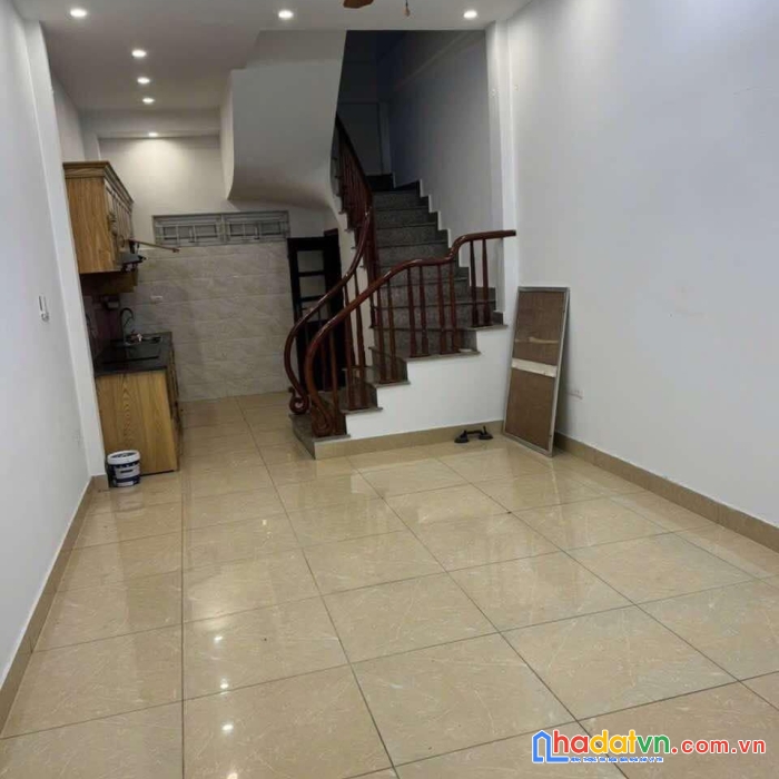 Bán nhà phân lô ô tô, dân xây p. láng thượng, đống đa, 42m2, 5t chỉ 12.2 tỷ