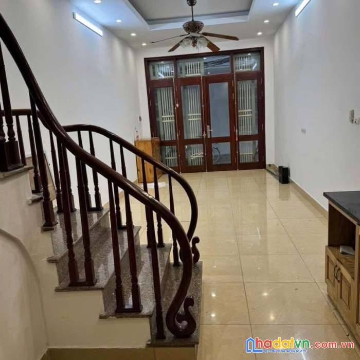 Bán nhà phân lô ô tô, dân xây p. láng thượng, đống đa, 42m2, 5t chỉ 12.2 tỷ