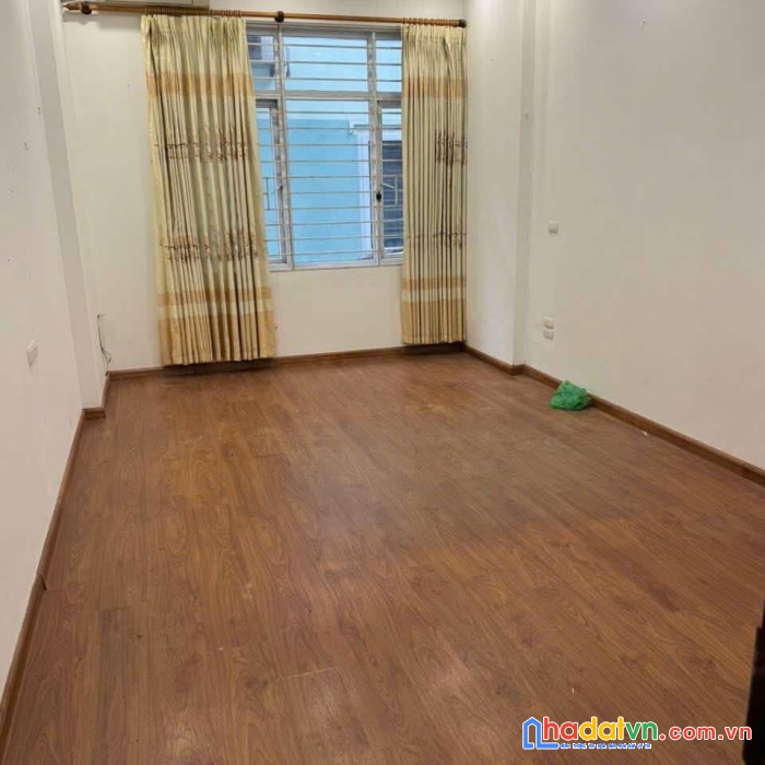 Bán nhà phân lô ô tô, dân xây p. láng thượng, đống đa, 42m2, 5t chỉ 12.2 tỷ