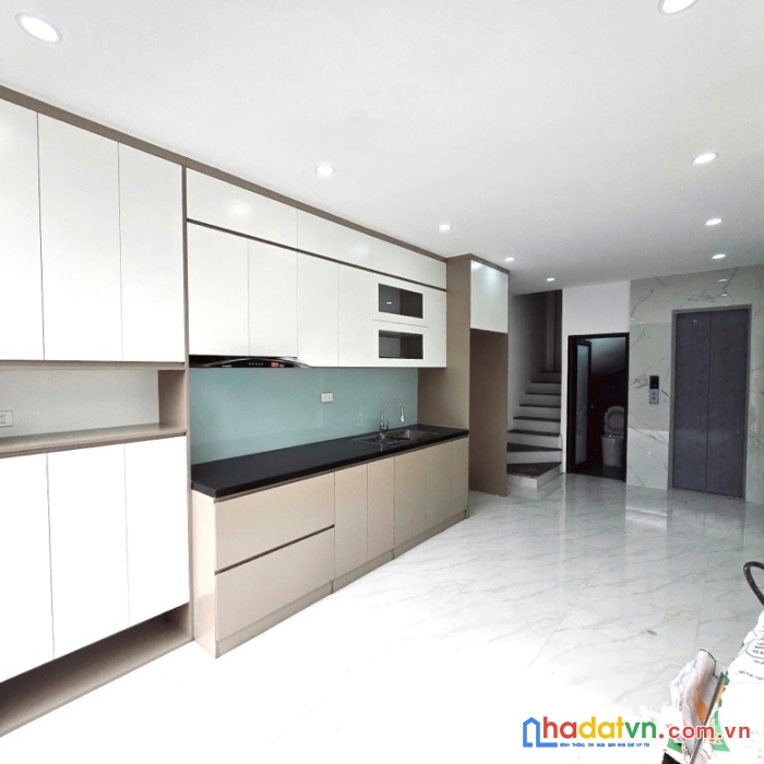 Tây hồ- lạc long quân-gần chợ bưởi- nhà đẹp 6 tầng hiện đại- thang máy xịn xò-8.6 tỷ