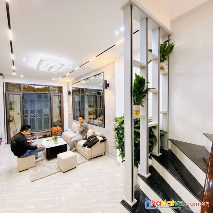 Tây hồ- lạc long quân- gần chợ bưởi- 4 tầng mới đẹp- ngõ rộng ngay mặt phố- 5 tỷ