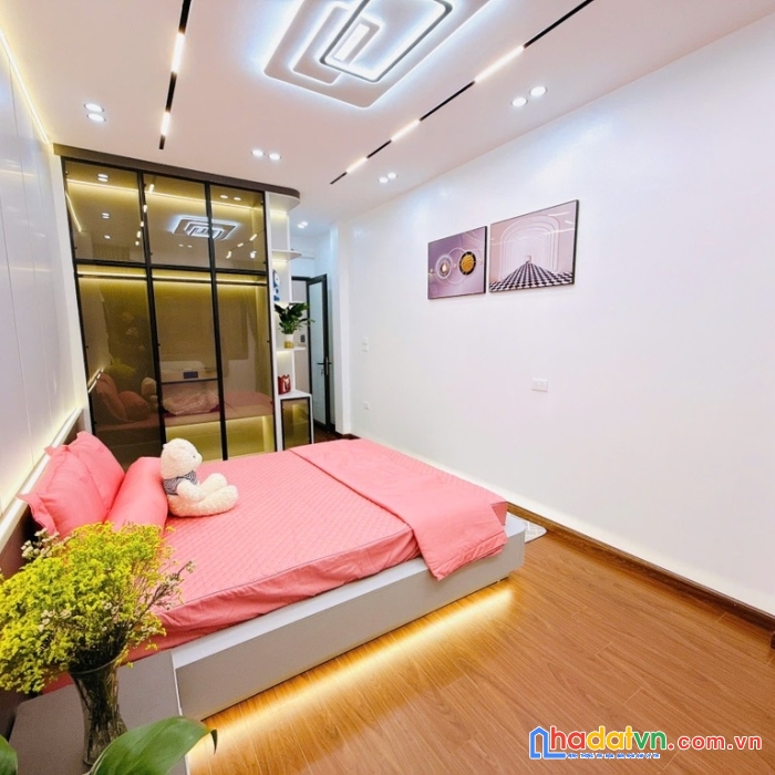 Tây hồ- lạc long quân- gần chợ bưởi- 4 tầng mới đẹp- ngõ rộng ngay mặt phố- 5 tỷ