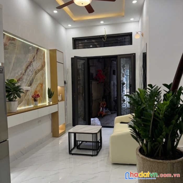 Hot- tây hồ- ô tô tránh- lô góc-6 tầng- sổ vuông- 5 tỷ