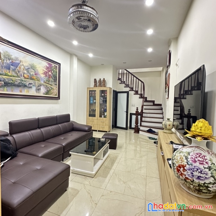 Tây hồ- nhật tân-ngõ thông- nhà đẹp 5 tầng- 39m- 6.5 tỷ