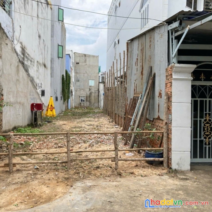 Bán đất đc: 3193 phạm thế hiển p.7 q.8
