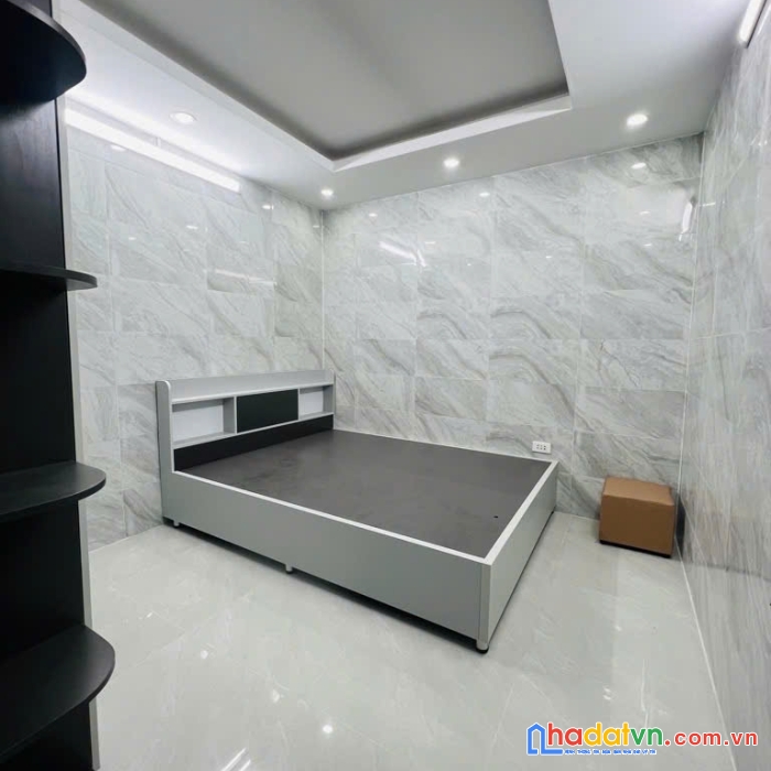 Bán căn hộ tập thể tầng 1 ở phố hoàng đạo thành, thanh xuân