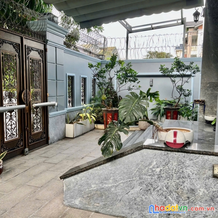 Bán biệt thự đăng thùy trâm, q.bình thạnh, dt: 10x20m, 2 lầu giá: 30 tỷ
