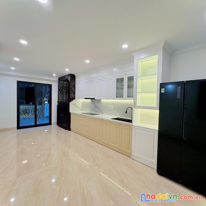 Bán nhà phố yên lạc, hai bà trưng 41m, 5 tầng. giá: 14.8 tỷ