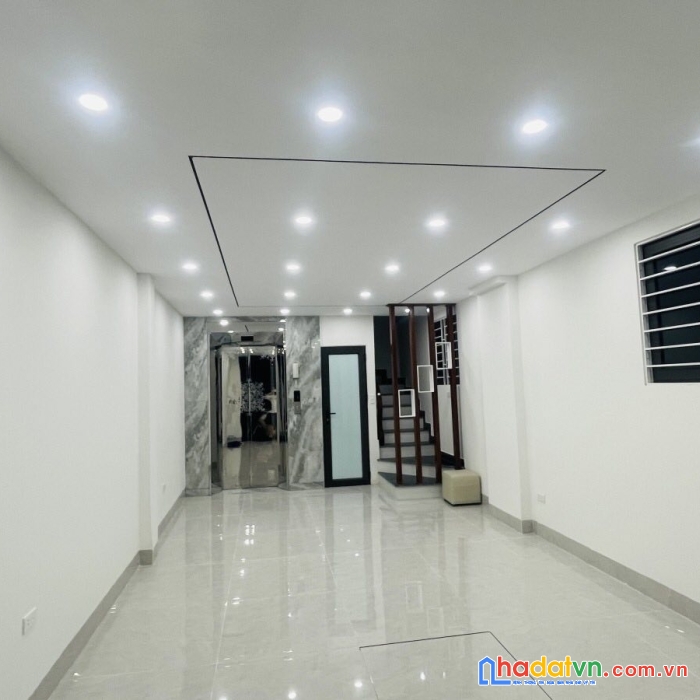 Bán nhà thạch bàn, long biên 41m, 7 tầng. giá: 10.6 tỷ