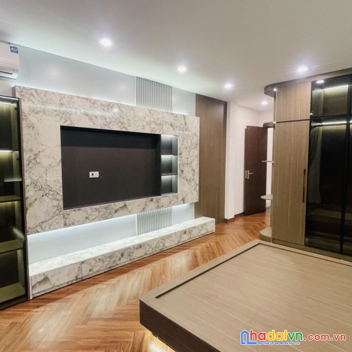 Bán nhà thạch bàn, long biên 41m, 7 tầng. giá: 10.6 tỷ