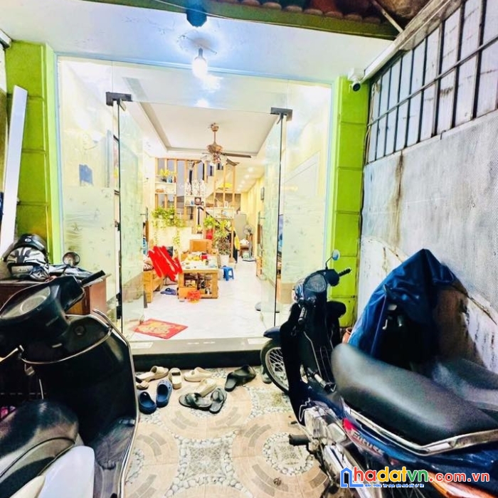 Bán nhà phố trương định, hoàng mai 51m, 5 tầng. giá: 13.2 tỷ. lh: 0937158386