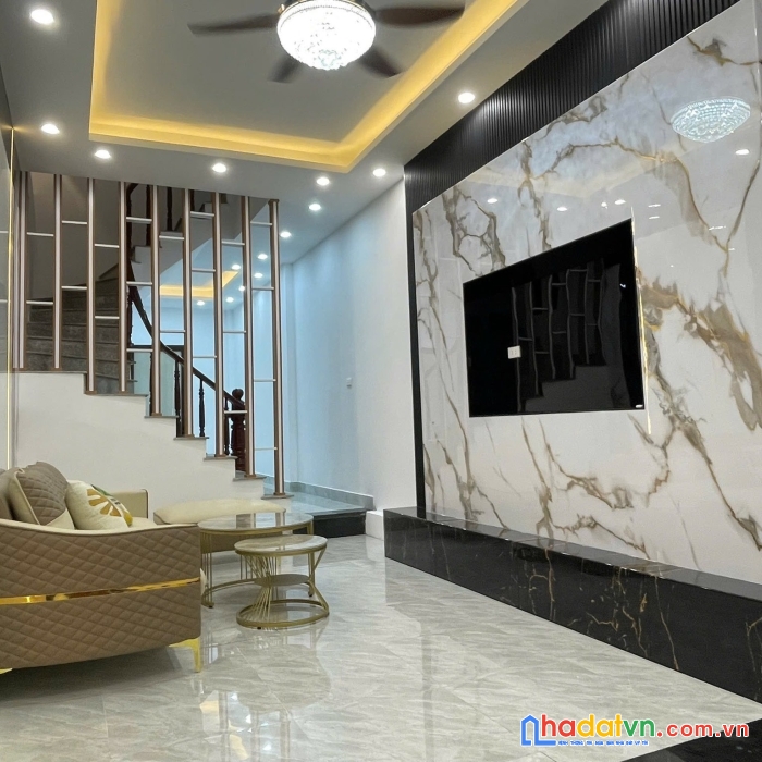 Bán nhà phố lê thanh nghị, hai bà trưng 37m, 4 tầng. giá: 8.1 tỷ. lh: 0937158386