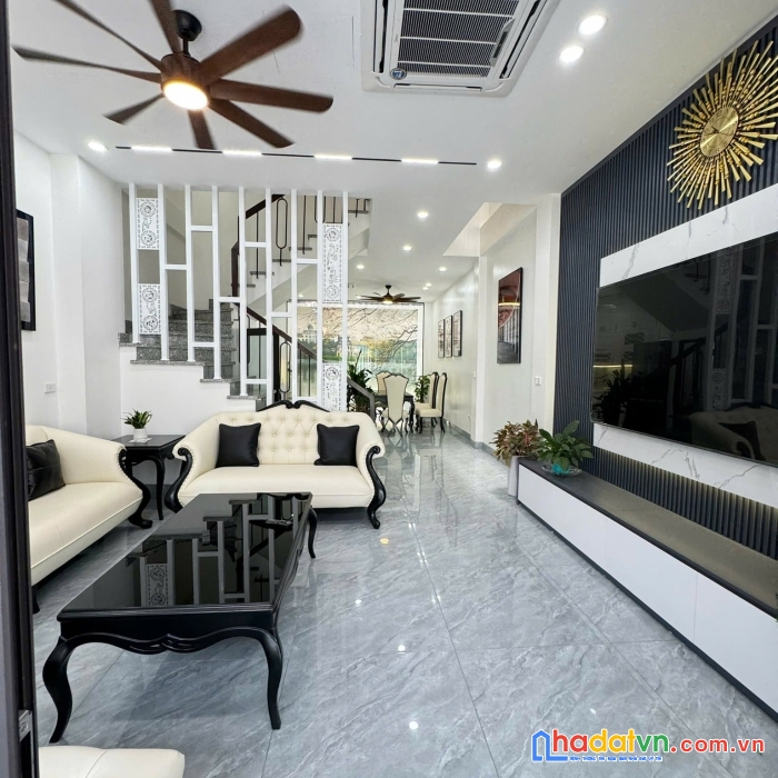 Bán nhà phố lê quý đôn, hai bà trưng 55m, 3 tầng