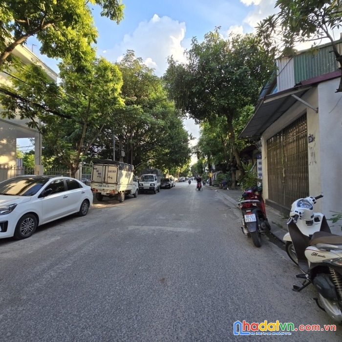 Bán nhà phố hoa lâm, long biên 47m, mt 4.5m. giá: 15.9 tỷ. lh: 0937158386