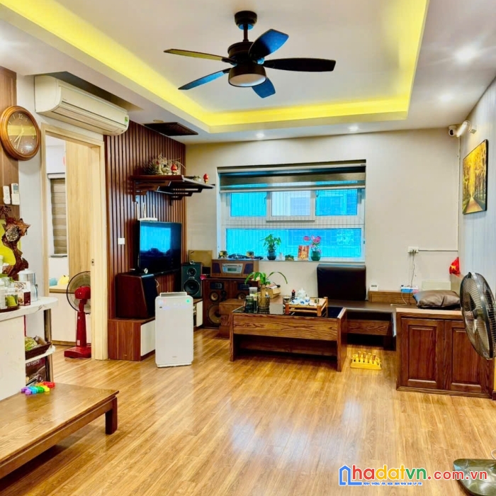 3,5 tỷ có ngay căn góc 81m2 3pn, 2wc full nội thất, bc hướng đông