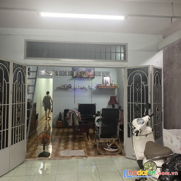 Cho thuê nhà bình quới, hẻm xe hơi, tấng 1 100m2, gác 40m2. giá rẻ.