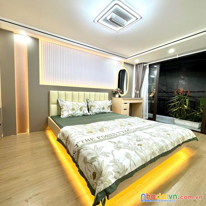 Bán nhà phố thanh nhàn, hai bà trưng 44m, 4 tầng. giá: 11.8 tỷ. lh: 0937158386
