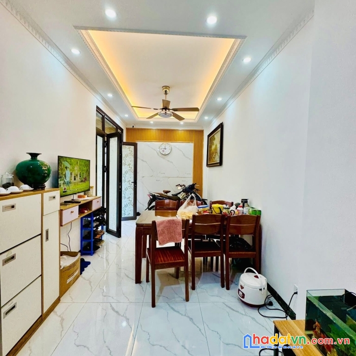 Bán nhà phố minh khai, hai bà trưng 30m, 5 tầng. giá: 7.2 tỷ. lh: 0937158386