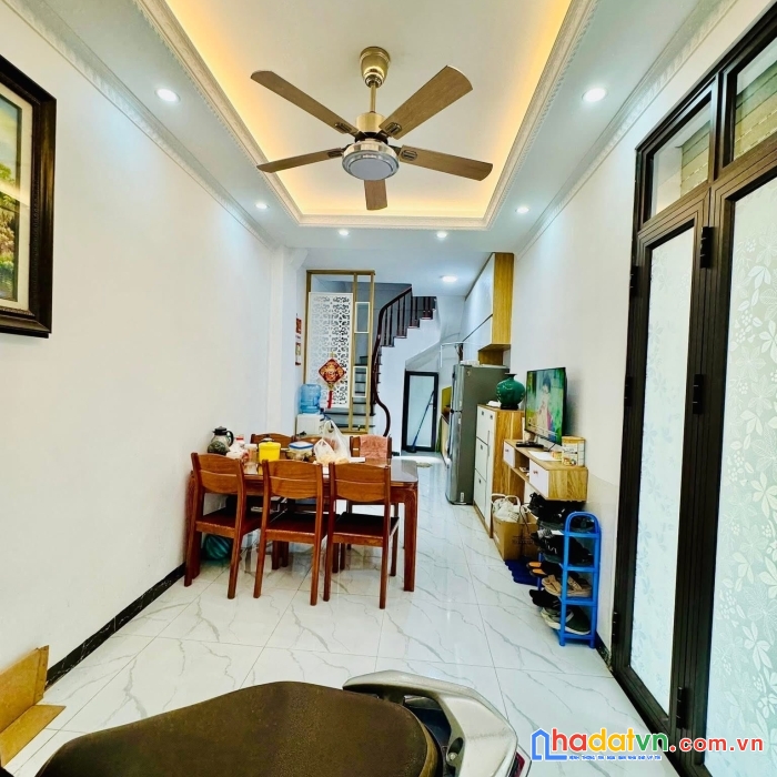 Bán nhà phố minh khai, hai bà trưng 30m, 5 tầng. giá: 7.2 tỷ. lh: 0937158386