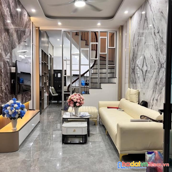 Bán nhà phố hoàng mai, hoàng văn thụ 42m, 4 tầng