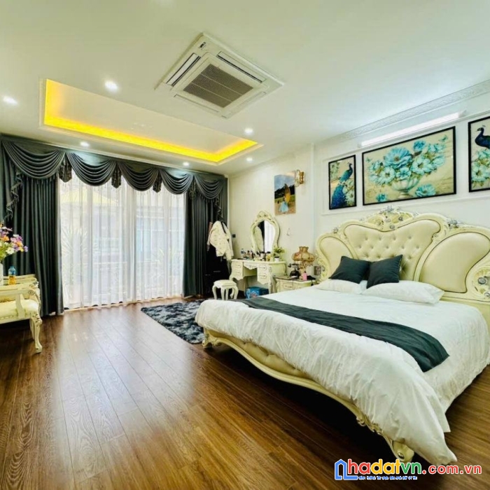 Bán nhà phố yên lạc, hai bà trưng 70m, 4 tầng, mt 5.4m. giá: 22.5 tỷ. lh: 0937158386