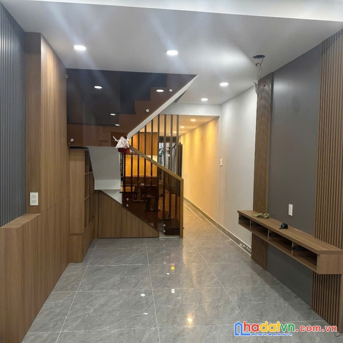 Bán nhà ngay chợ - hẻm 139 trần đình xu quận 1 cách trần hưng đạo 80m