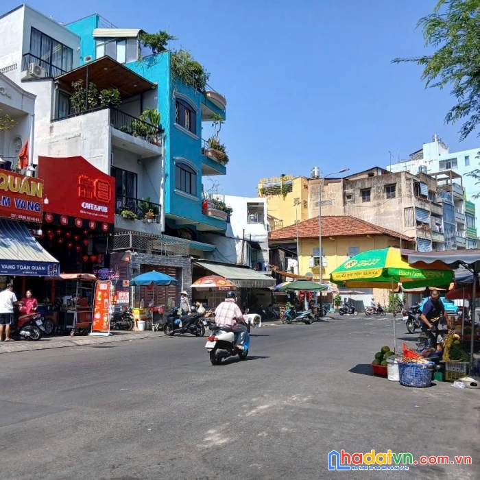 Cho thuê nhà mặt tiền 95 đề thám quận 1, nhà 3 lầu, 5pn 5wc ngay khu chợ giá thương lượng 
