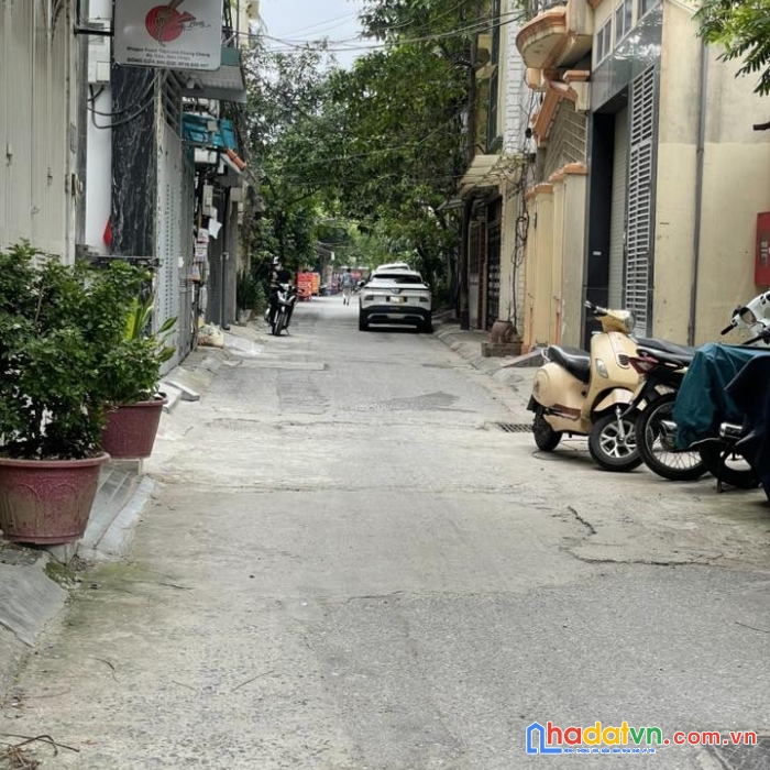 Bán nhà phố trần đại nghĩa, hai bà trưng 93m, 4 tầng, mt 4.5m. giá: 25 tỷ. lh: 0937158386