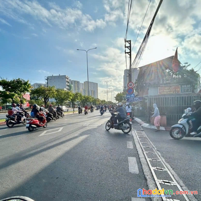 Cho thuê lô đất 2 mặt tiền võ văn kiệt, quận 8. giá thuê 170tr/th
