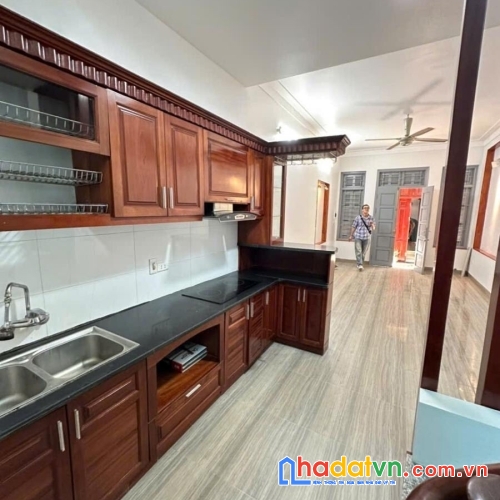 Bán nhà phố minh khai, hai bà trưng 40m, 5 tầng. giá: 6.85 tỷ. lh: 0937158386