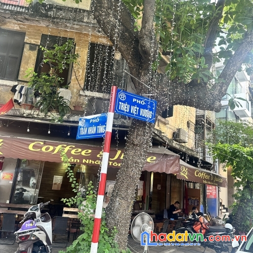 Mặt phố triệu việt vương 135m2 mặt tiền 6.5m 7 tầng 100 tỷ. vỉa hè 2m đang cho thuê 200tr/th