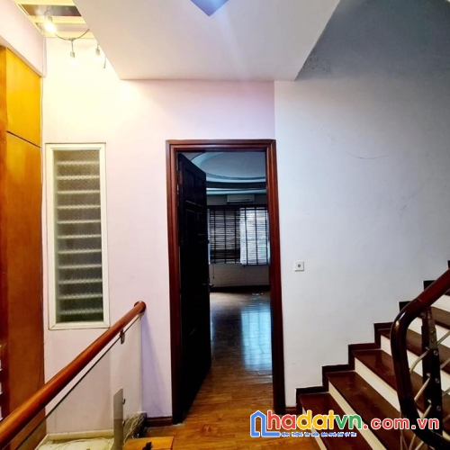 Bán nhà phố nguyên hồng, đống đa 50m, 6 tầng