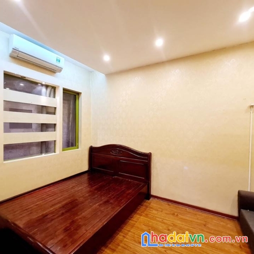 Bán nhà phố nguyên hồng, đống đa 50m, 6 tầng