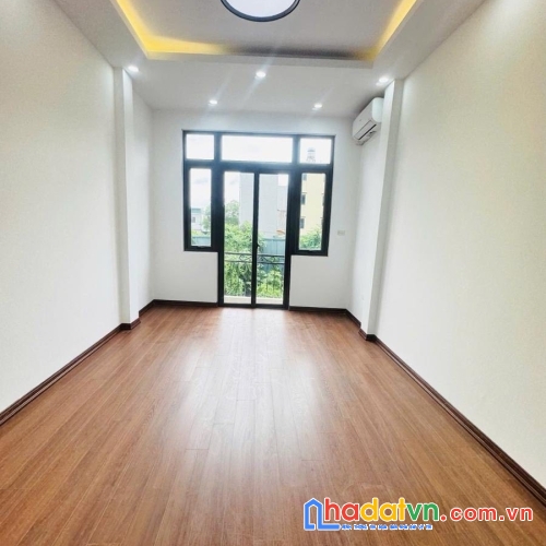 Bán nhà 6 tầng, 40m2, mặt tiền 4m, 50m ra đường ngọc hồi, ô tô vào nhà