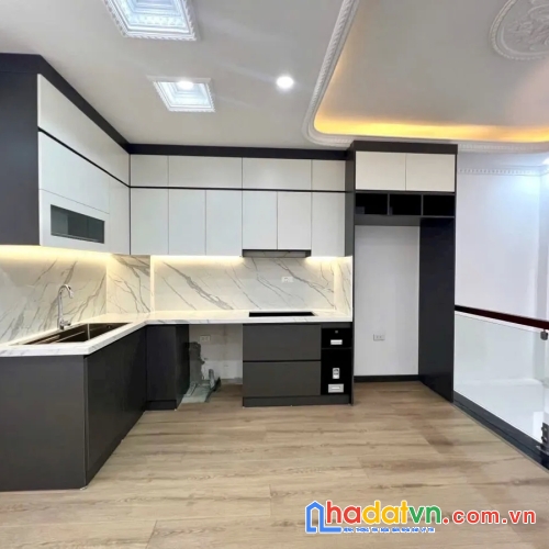 Nhà 5 tầng tựu liệt, 45m2, mặt tiền 4m, giá 7.7 tỷ, ô tô vào nhà