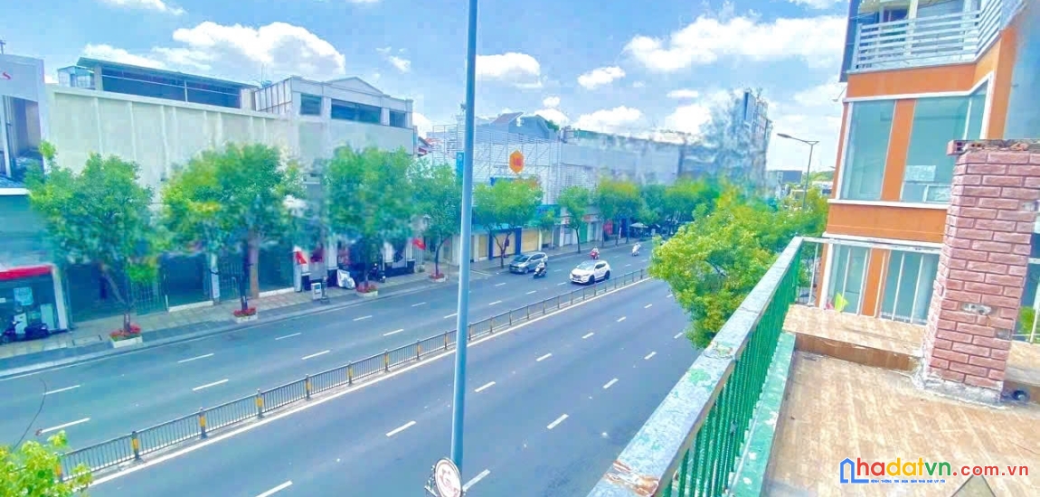 Nhà bán tại phường nhiêu lộc, quận 3, dt 6x15 nở hậu, có hẻm hông
