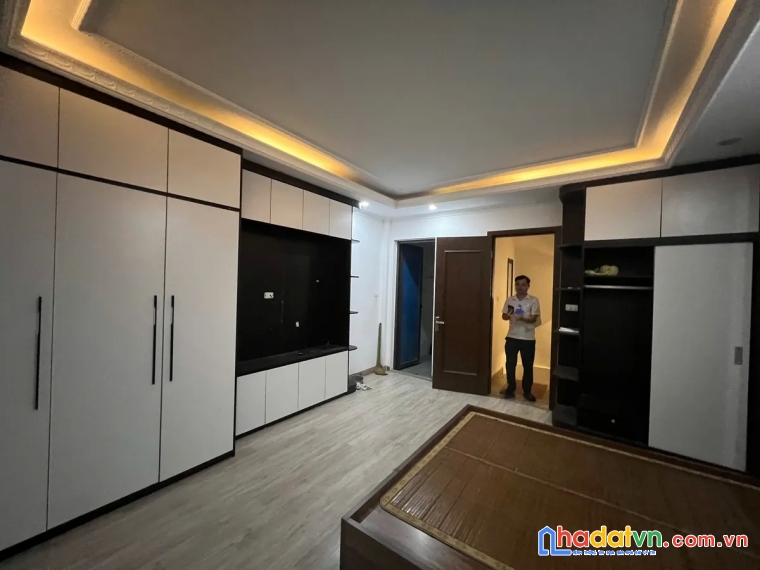 Bán nhà chợ tứ hiệp 42m2 x 5 tầng, mặt tiền 4m, giá 7.4 tỷ