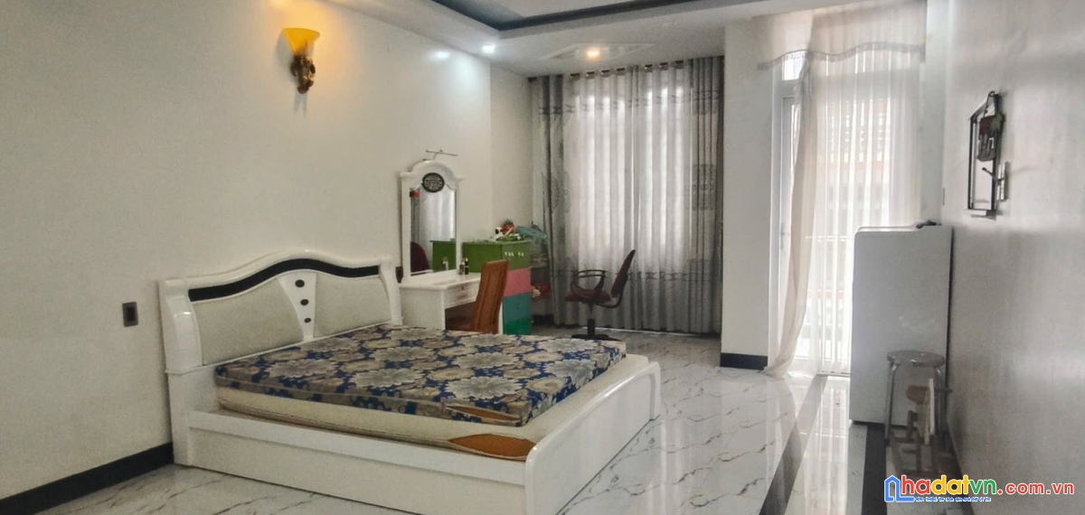 Bán nhà mặt tiền 1 trệt 4 lầu 64m2 lý hồng thanh tttm cái khế giá 10 tỷ 500 triệu