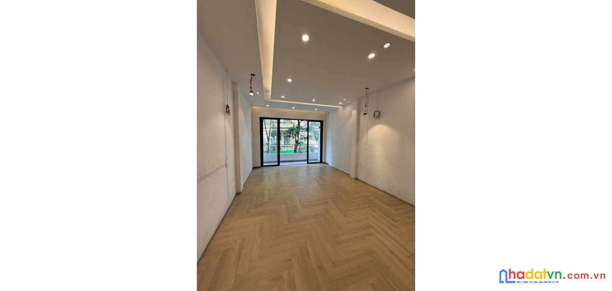 Bán nhà phố hoàng cầu, đống đa 70m, 5 tầng, mt 4.5m. giá: 27.9 tỷ. lh: 0937158386