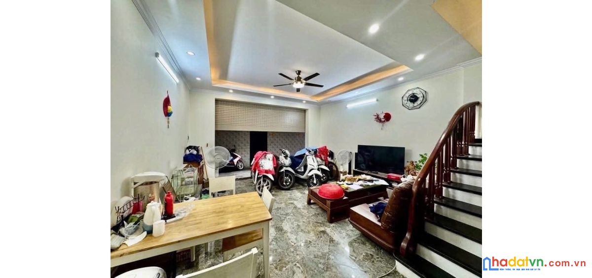 Bán nhà phố yên lạc, hai bà trưng 43m, 5 tầng. giá: 10.8 tỷ